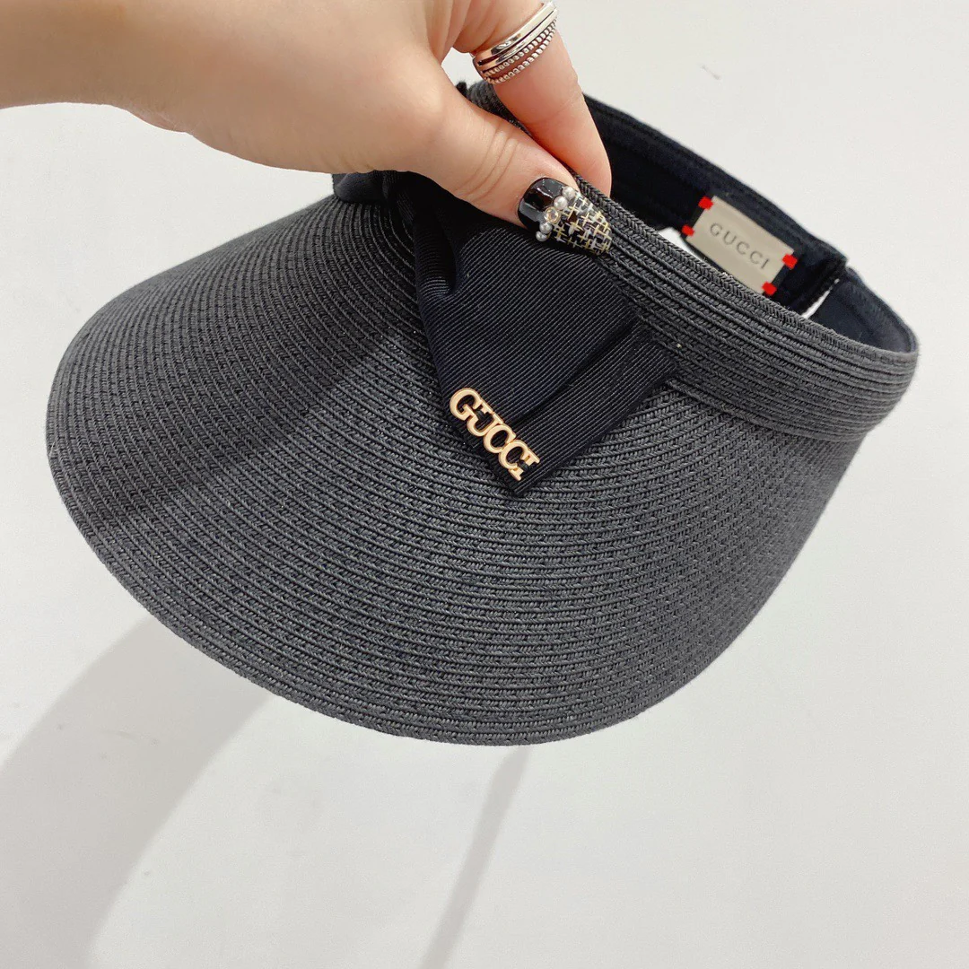 Gucci - Солнцезащитная шляпа с бантом на голове - 1