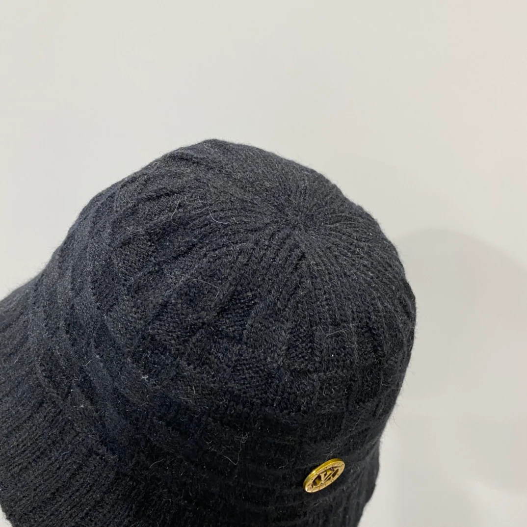 LV - Вязаная рыбацкая шапка