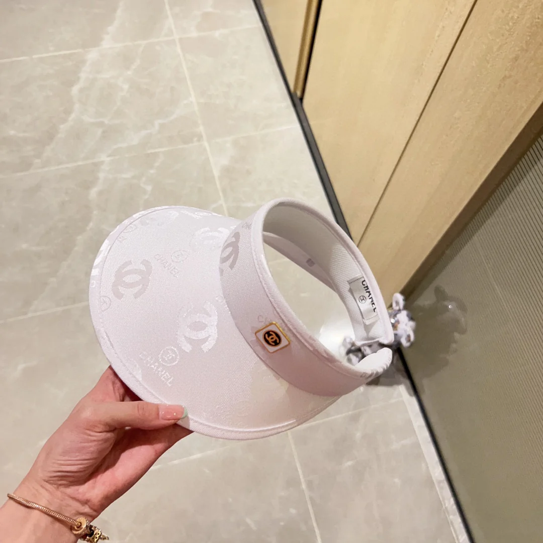 Новинка Chanel весна/лето 2023 - Открытый жилет - Солнцезащитная шляпа - Белый