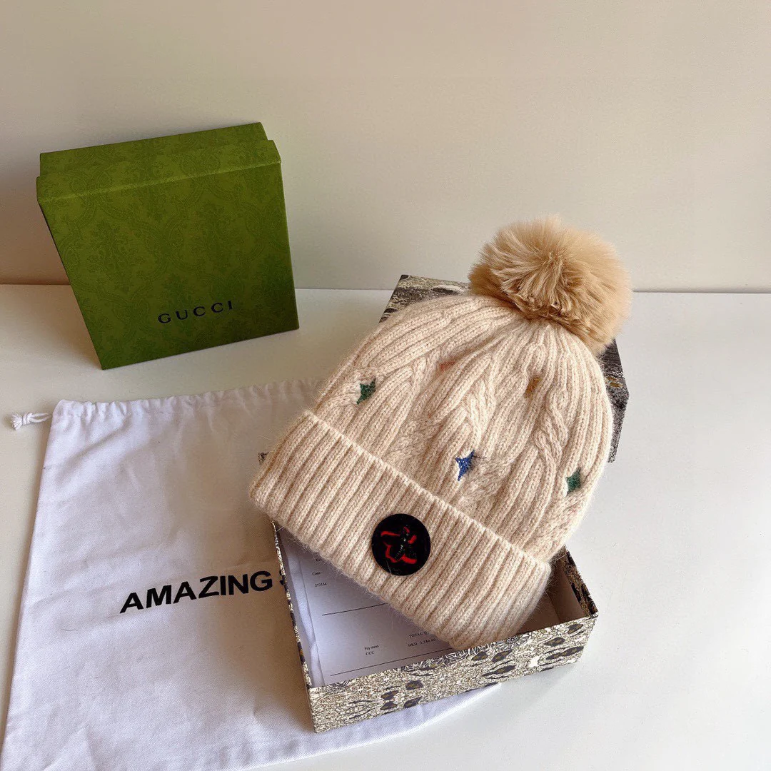 Шапка Gucci абрикосового цвета