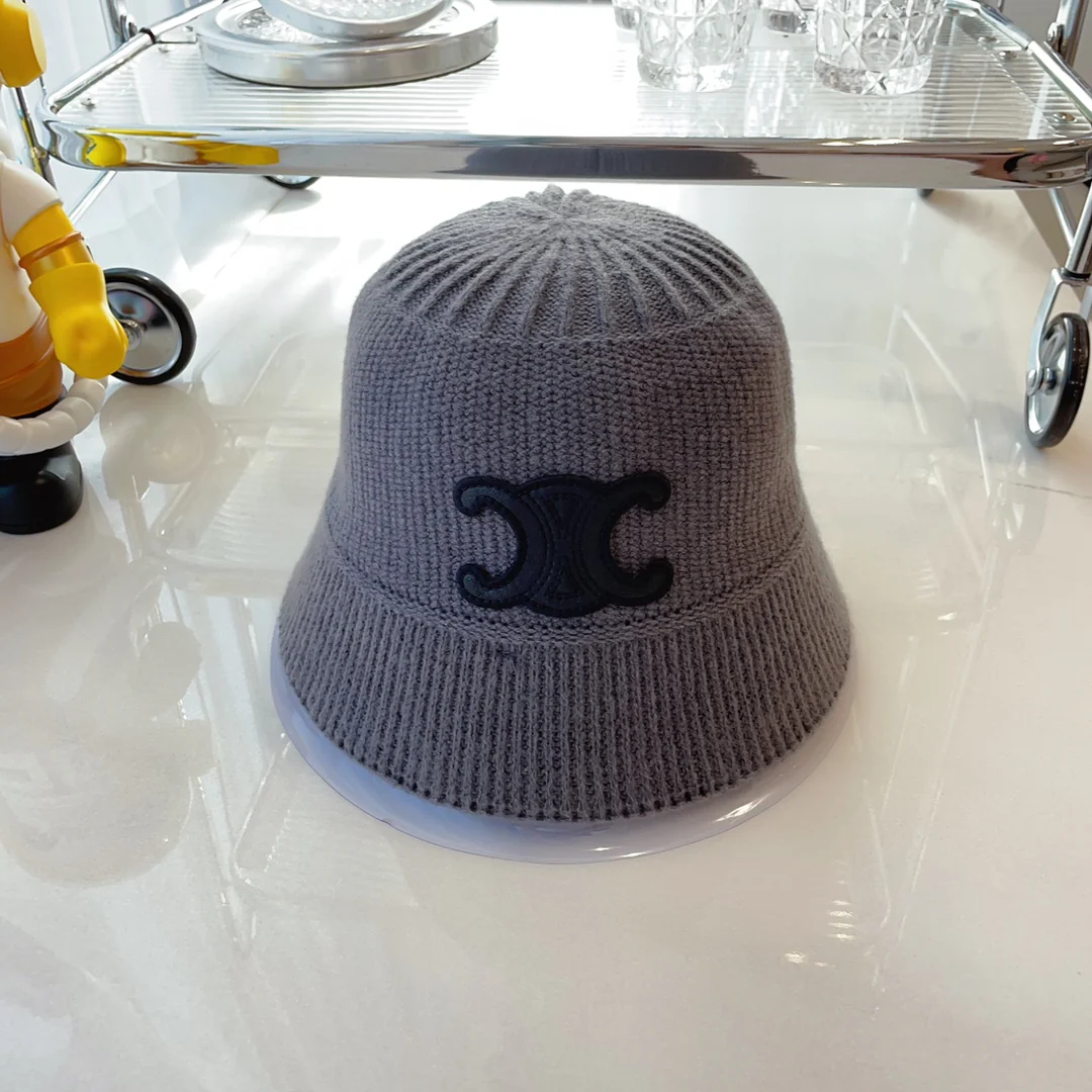 Вязаная рыбацкая шапка Celine в винтажном стиле с текстурной отделкой - серая.