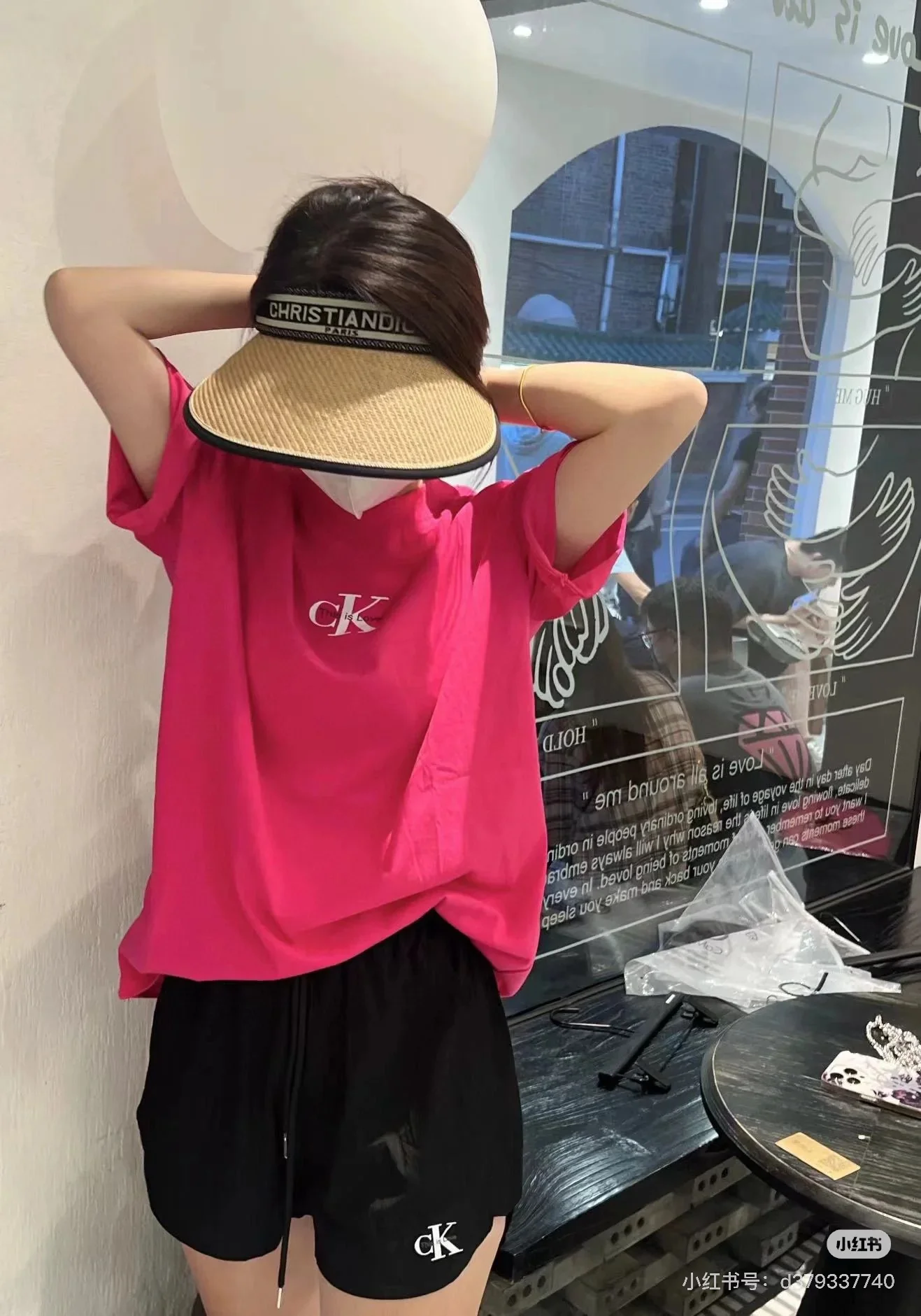 Dior - Солнцезащитная шляпа с открытым верхом - кремовый цвет