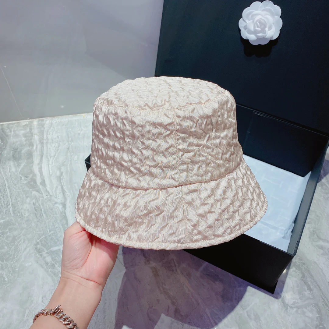 Chanel - Рыбацкая шляпа с волнообразным узором