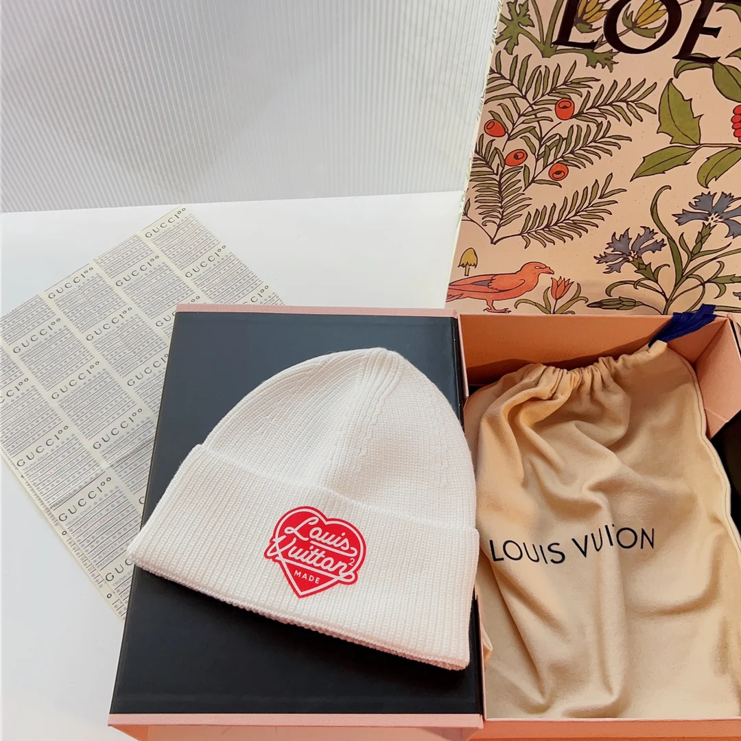 LV - Вязаная шапка-бини - Унисекс - Белая