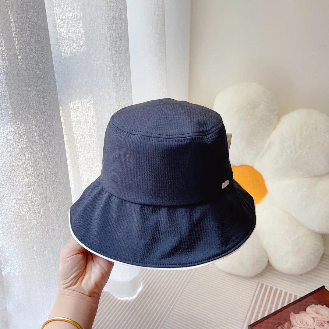 Новая летняя панама Miu Miu 2023 года с простым бантом - черная.