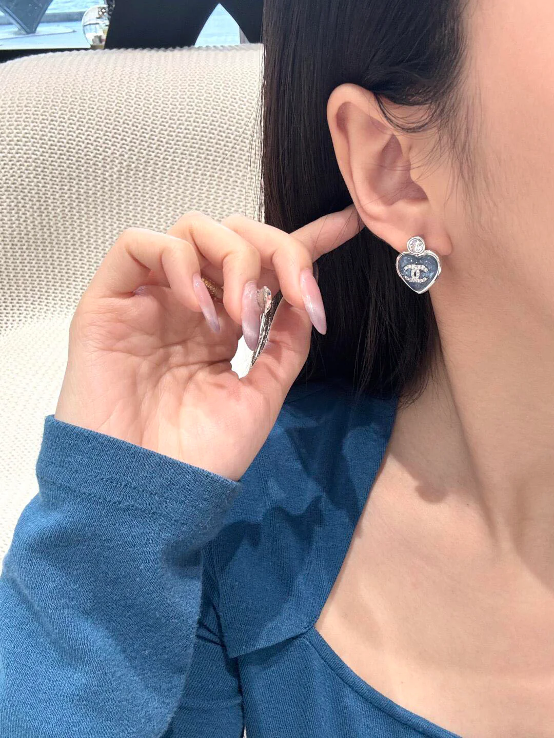 Серьги Chanel в виде голубого сердца (25 пенсов)
