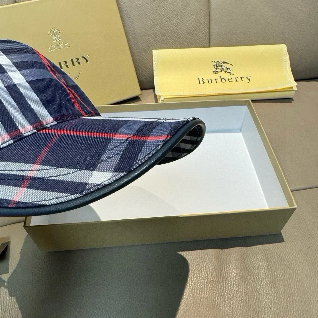 Бейсболка Burberry Classic Check, черная