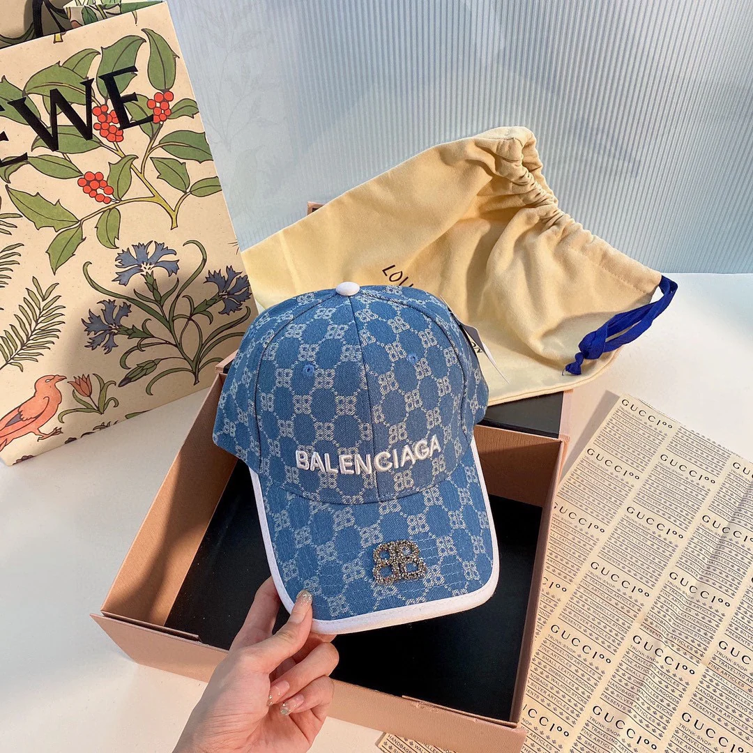 Бейсболка Balenciaga из джинсовой ткани с вышивкой - светло-голубая