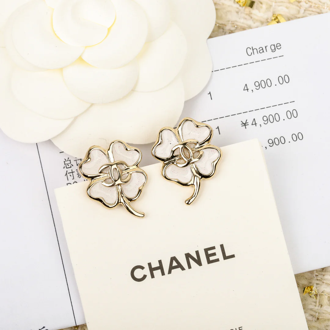 Серьги Chanel Clover Double C за 25 пенсов