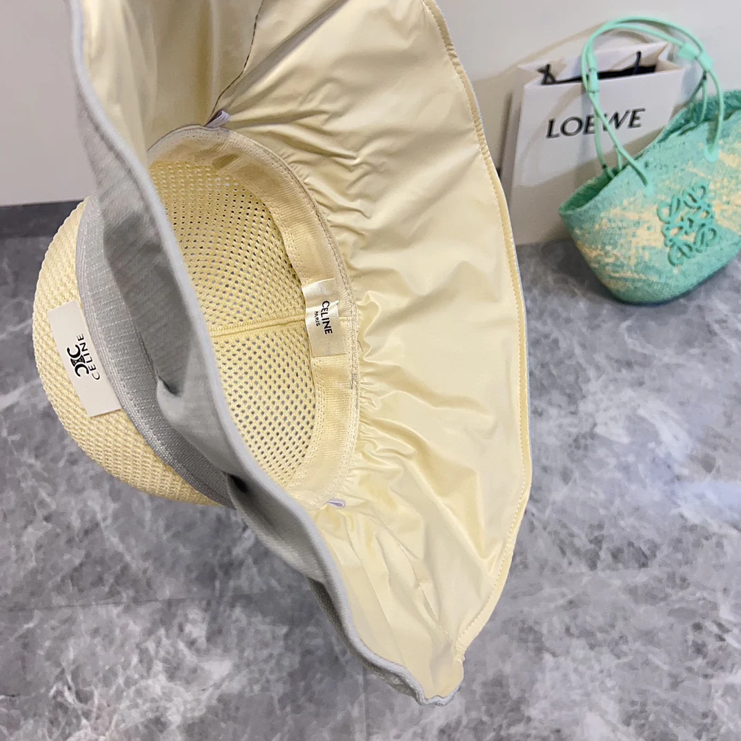 Панама Celine с широкими полями, выполненная в стиле пэчворк, коллекция весна/лето 2024, серая.