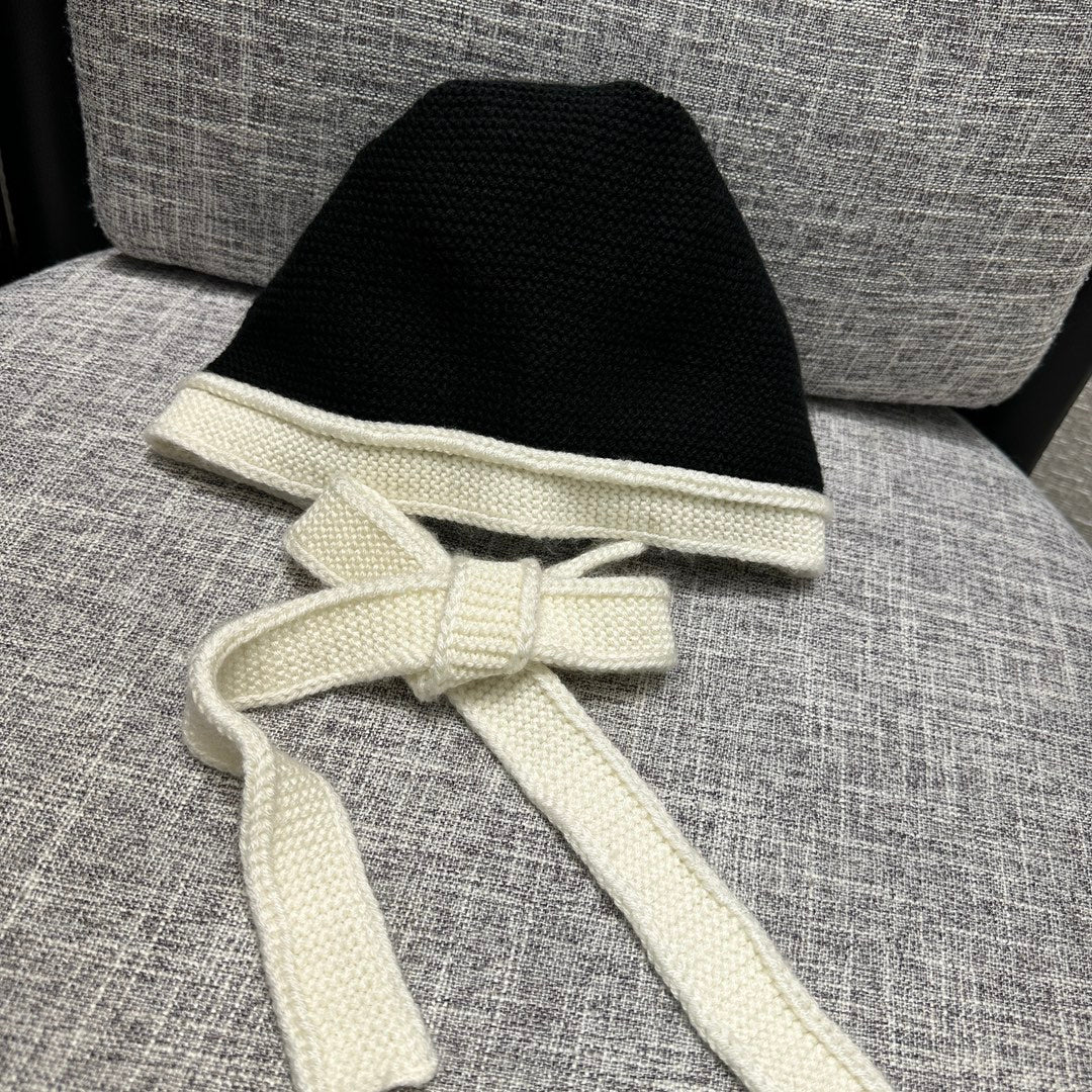 Вязаная шапка Celine Coco Neige из лыжной коллекции - белая.