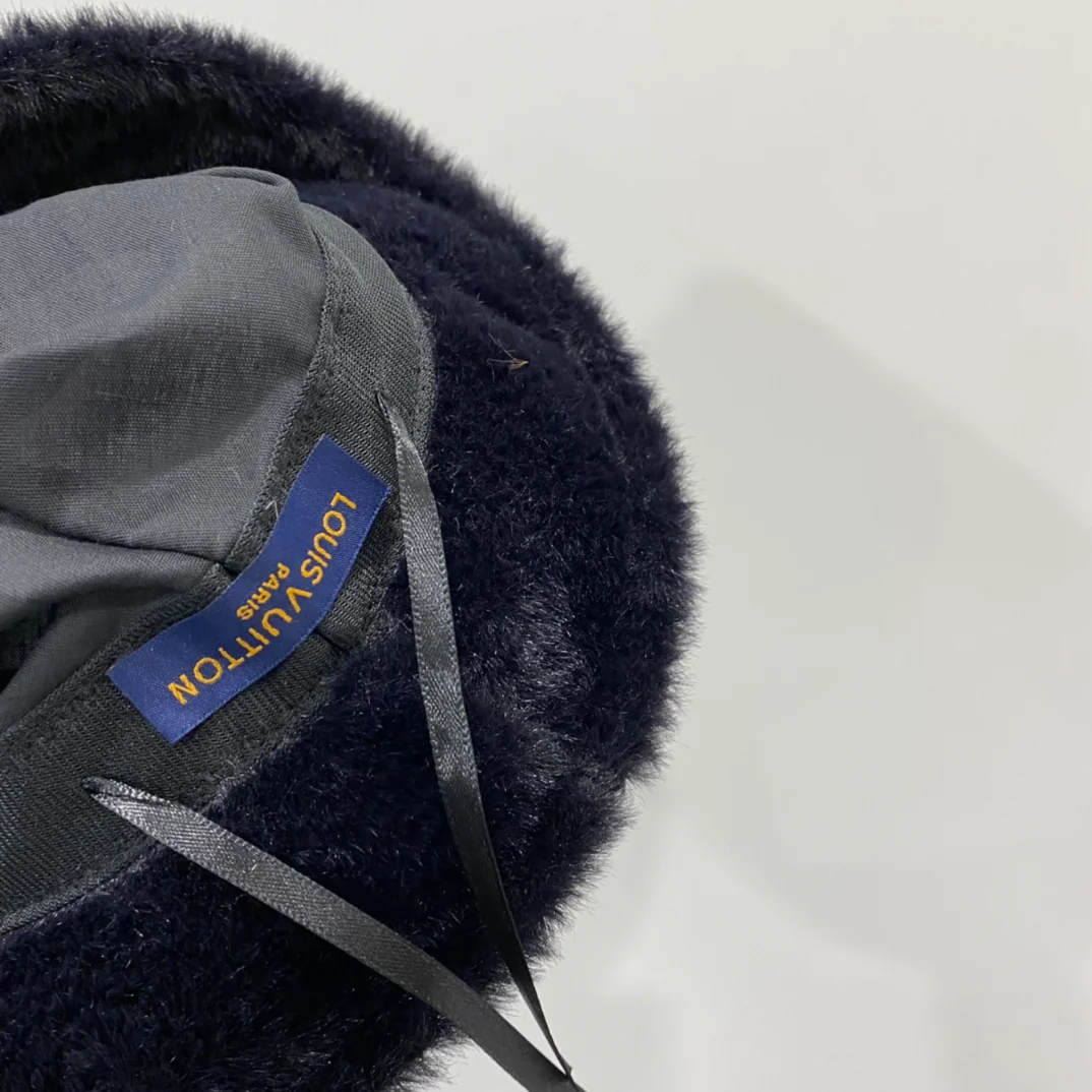 LV - Рыбацкая шапка из норки - Черная