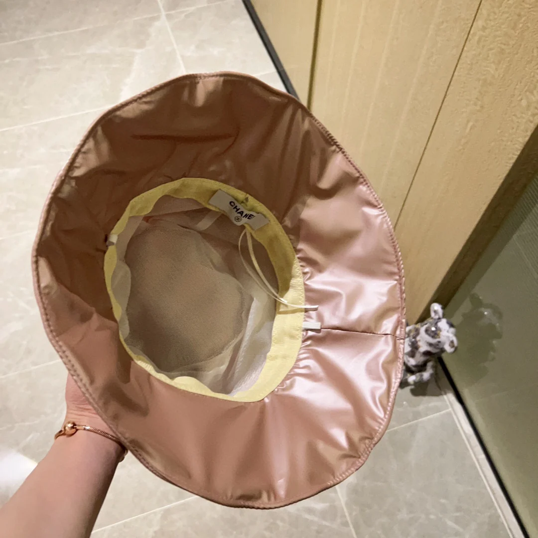 Новинка сезона весна/лето 2023 от Chanel - Рыбацкая шляпа - На шнурке - Розовая