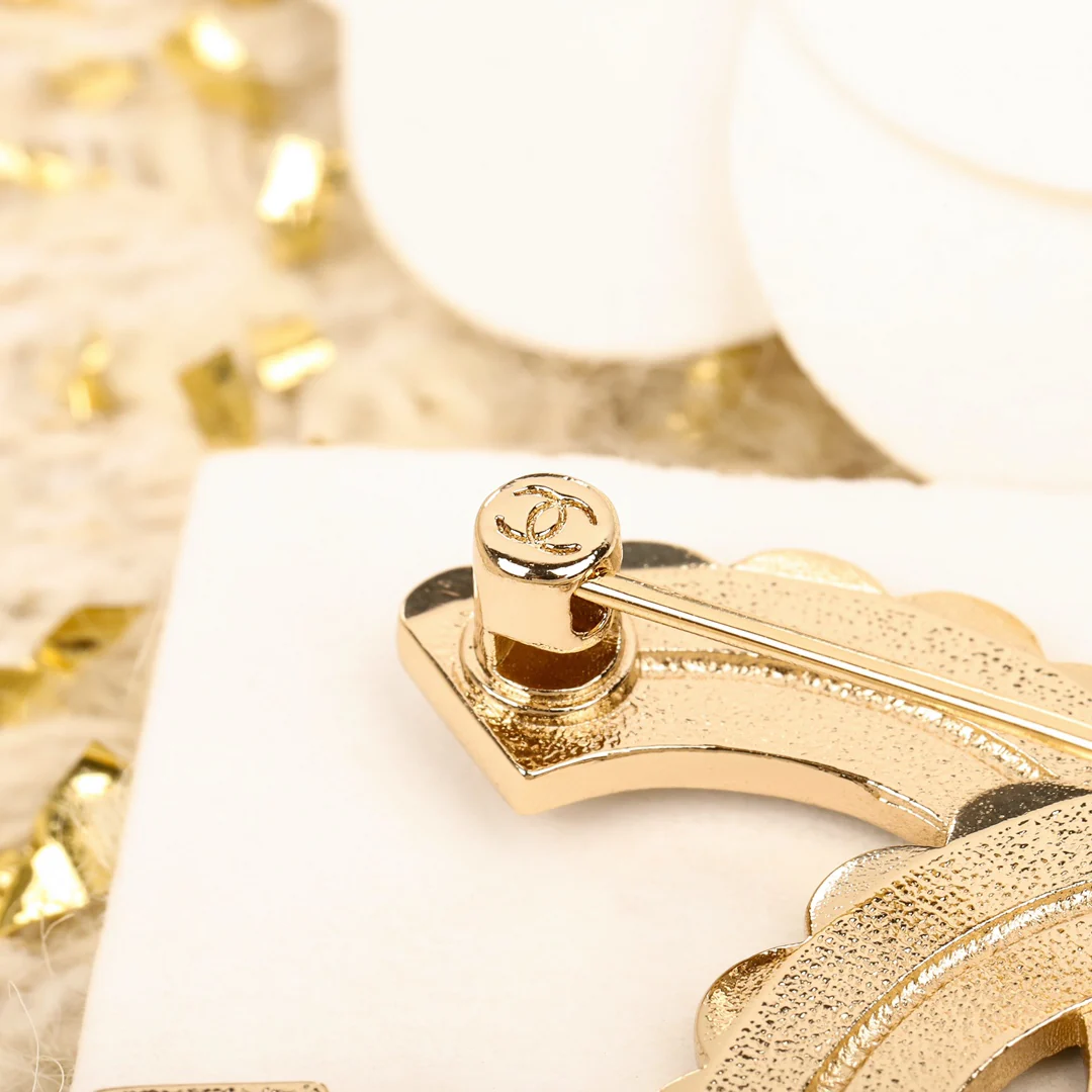 Брошь Chanel 161