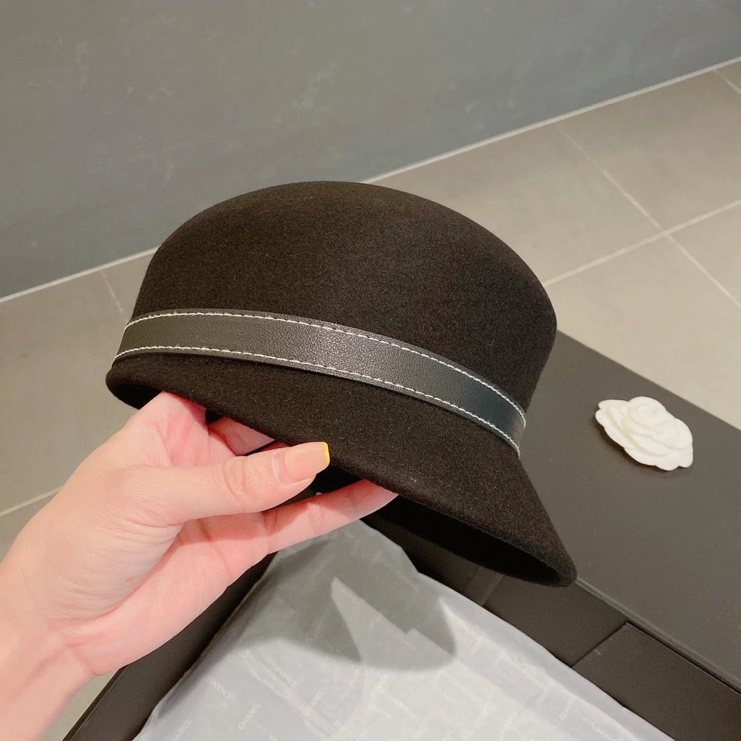 Chanel - Шерстяная кепка-?уточка? - Черная