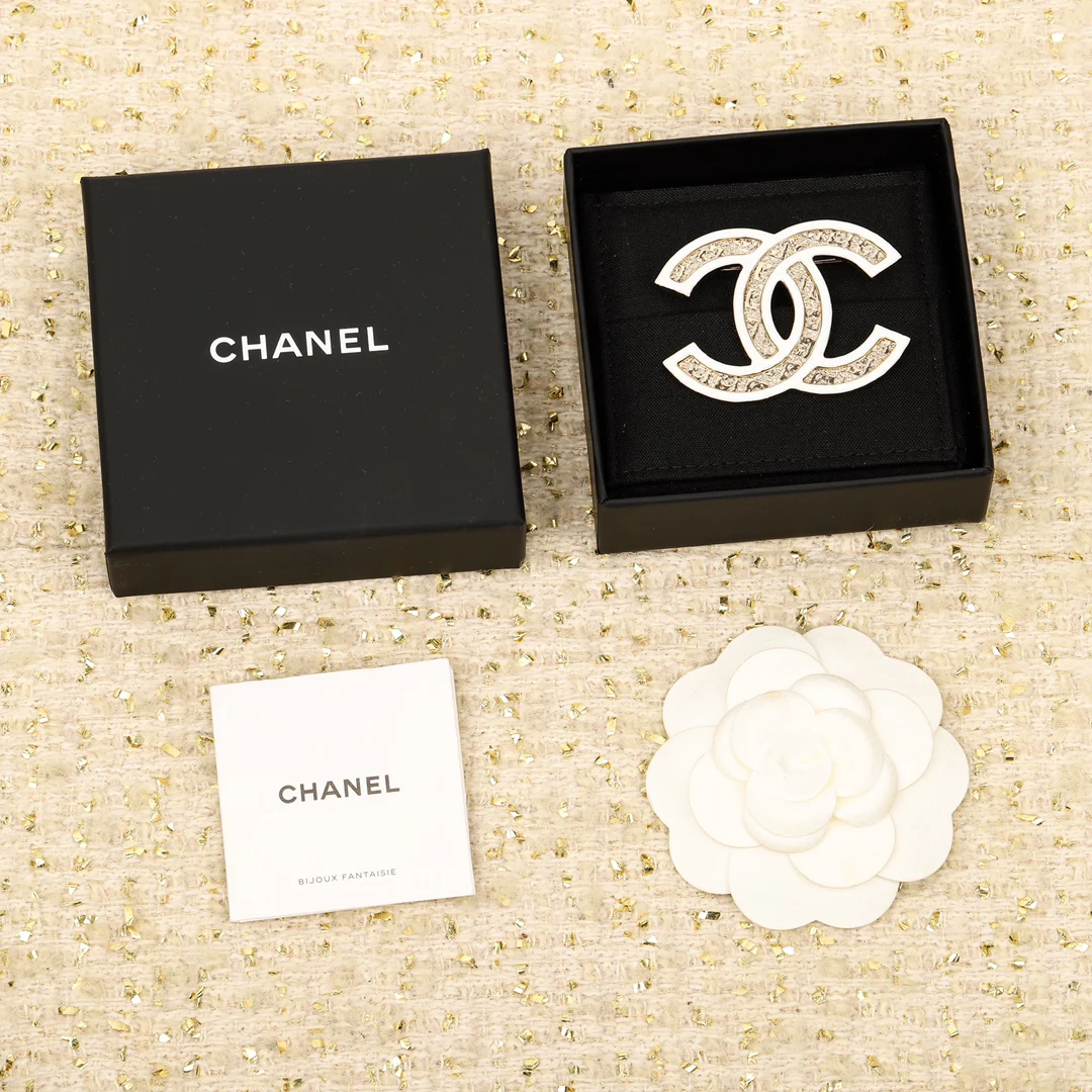 Брошь Chanel 148