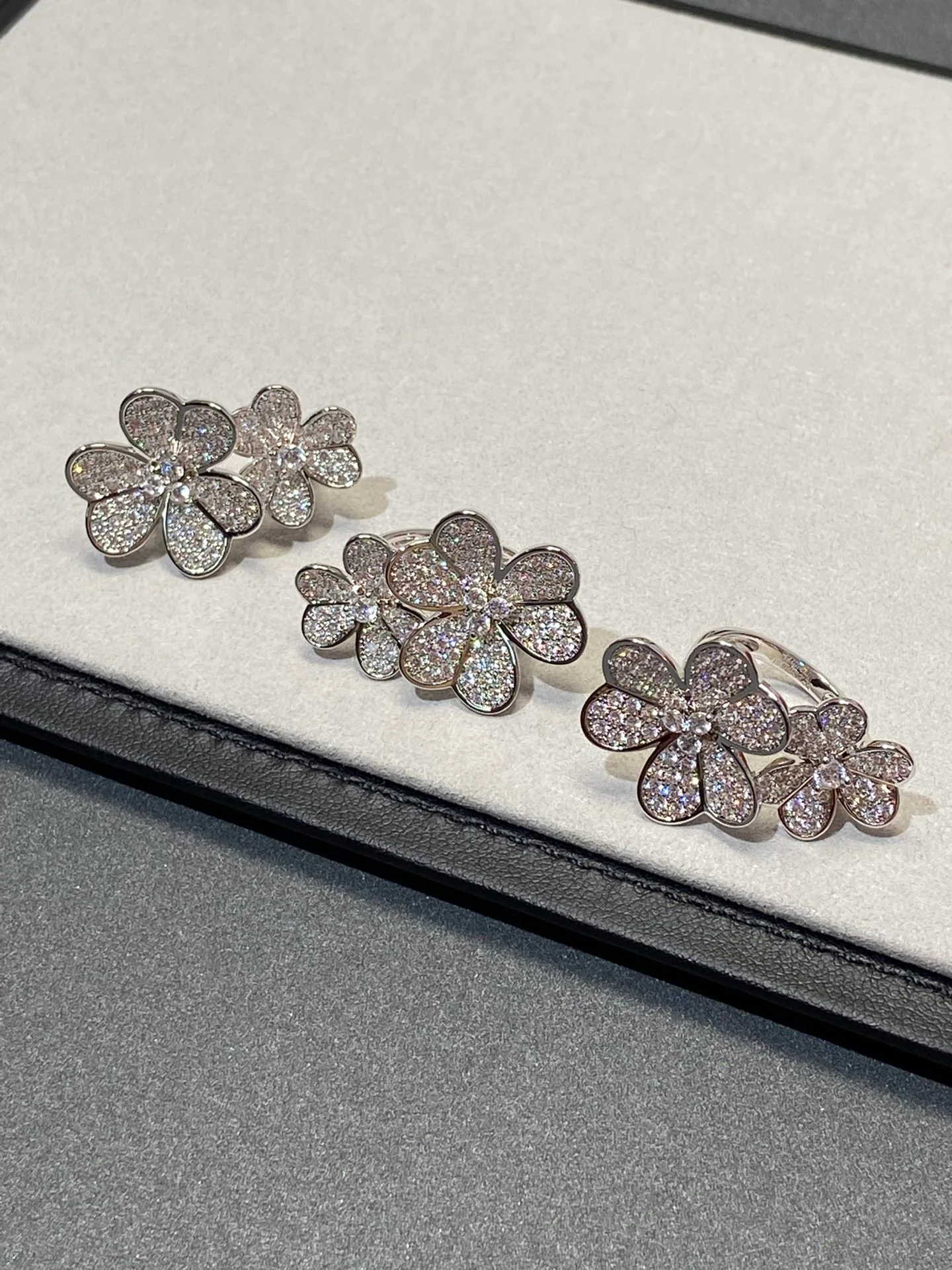 Ван дер Веч - Кольцо 057-1