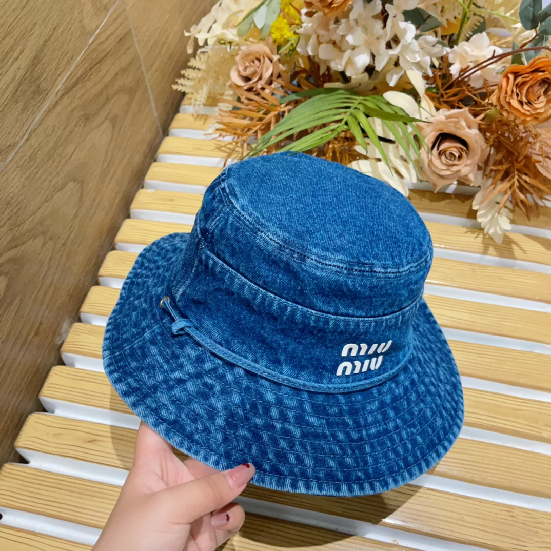 Панама Miu Miu в ковбойском стиле на шнуровке