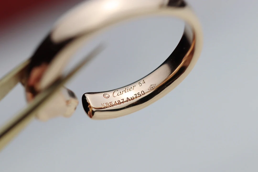 Кольцо Cartier ?Пантера? — без бриллиантов.