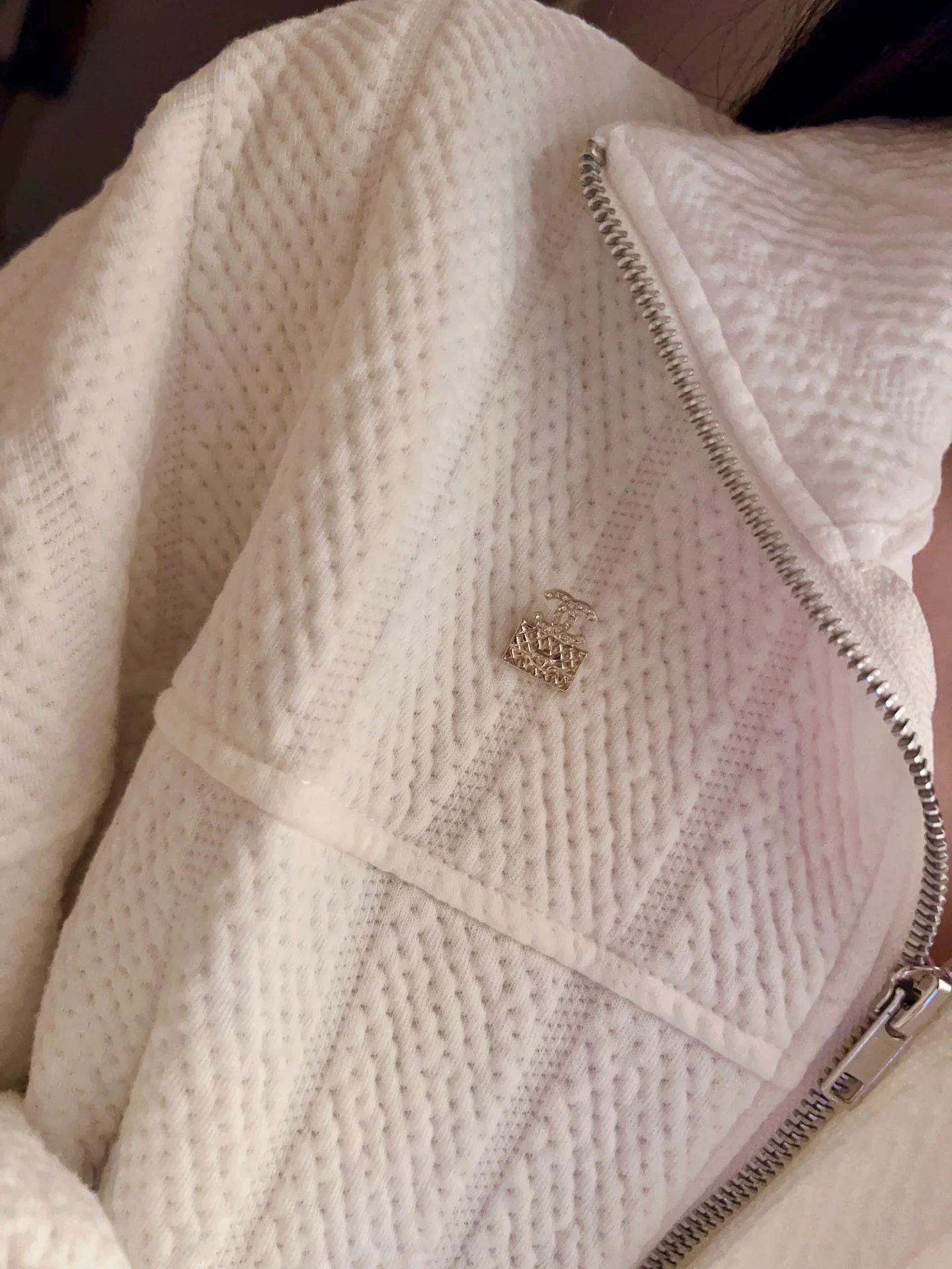 Брошь Chanel 147