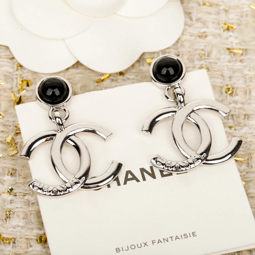 Chanel - Серьги в виде двойной буквы С из полированного черного серебра, 25 пенсов