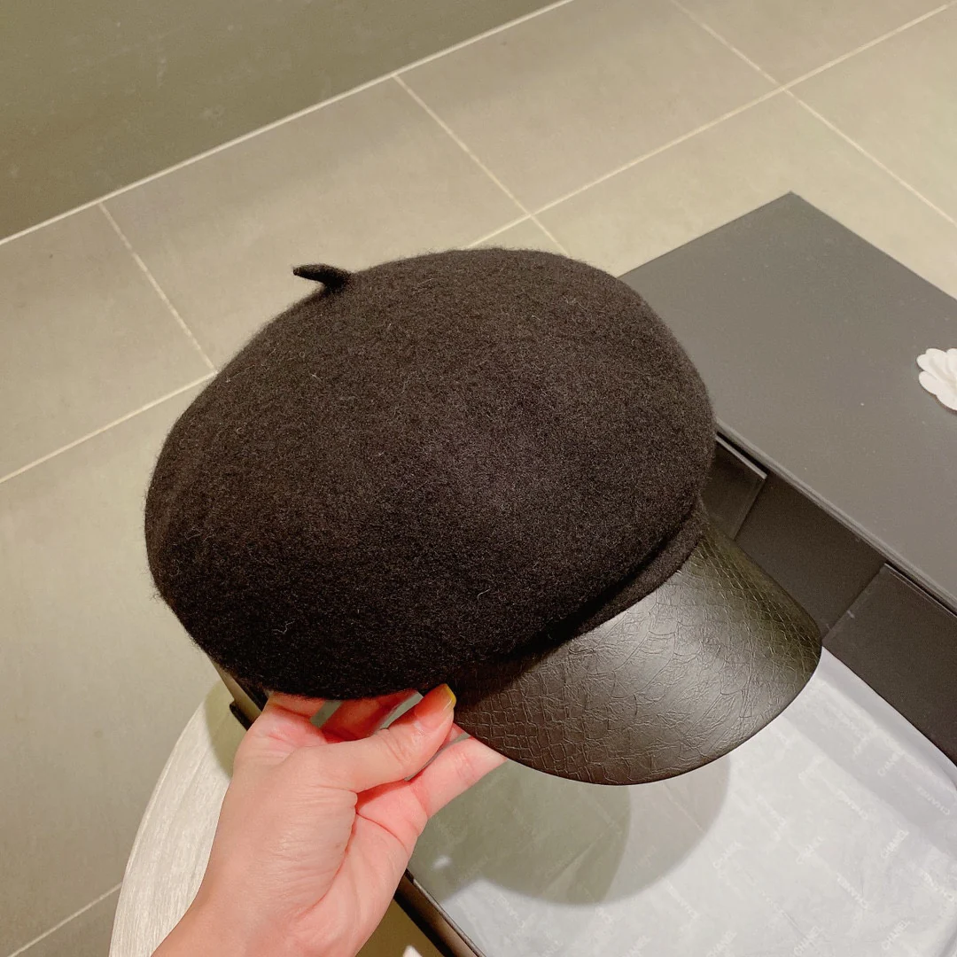 Chanel - Шерстяная военная кепка с клювом-?уточкой? - Черная