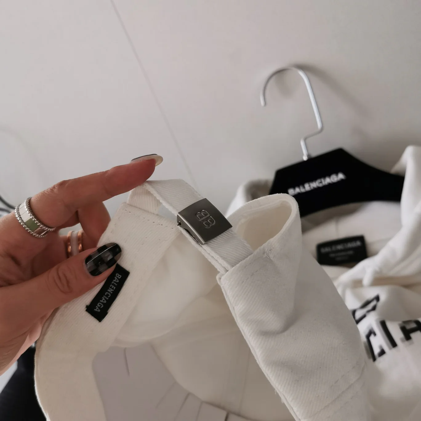 Balenciaga - Синхронизация с официальным сайтом - Бейсболка с вышитым сердцем