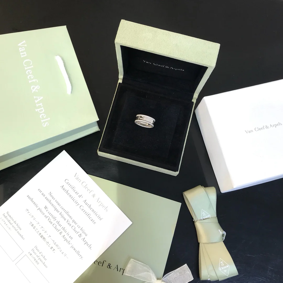 Ван Век - Кольцо 067