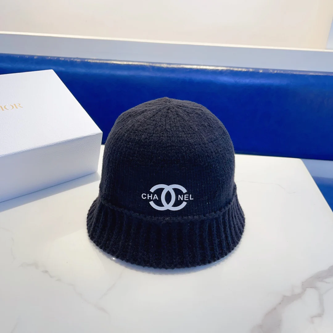 Панама Chanel из фактурной вязки