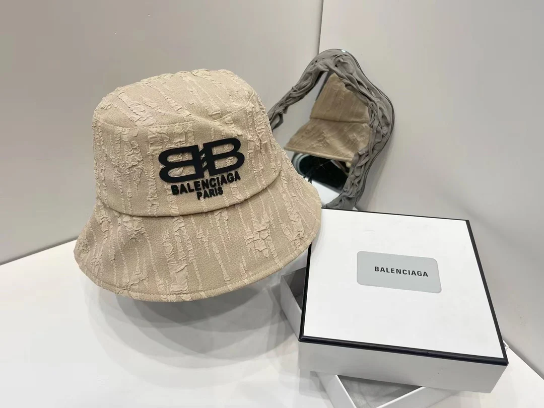 Balenciaga - Мятая рыбацкая шляпа