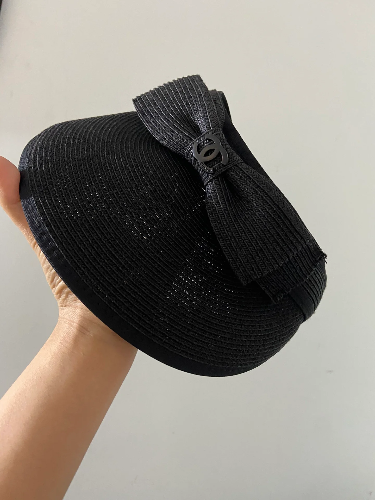 Пляжная шляпа Chanel с плетеным бантом - идеально подходит для пляжа - 1