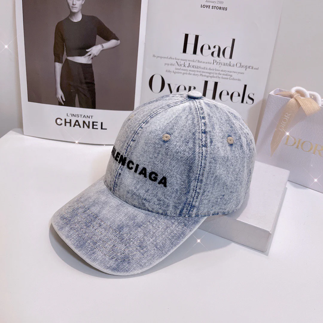 Balenciaga - Бейсболка из выстиранного денима - 1