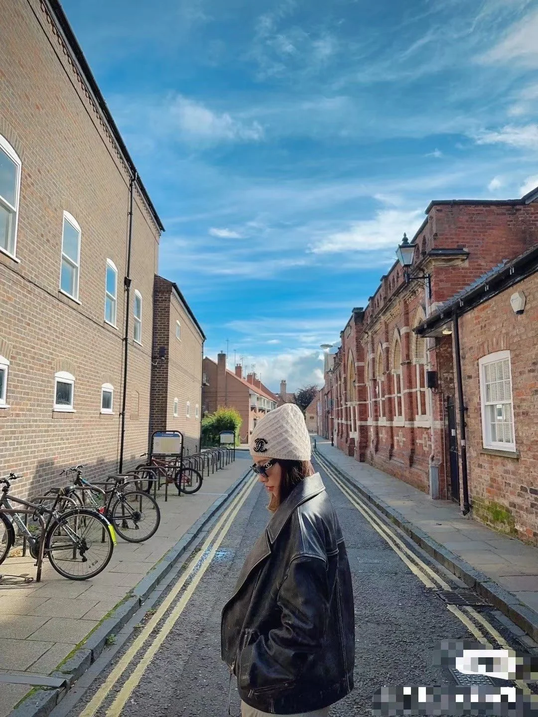 Новая вязаная шапка Chanel в крупную клетку, коллекция осень/зима 2023.