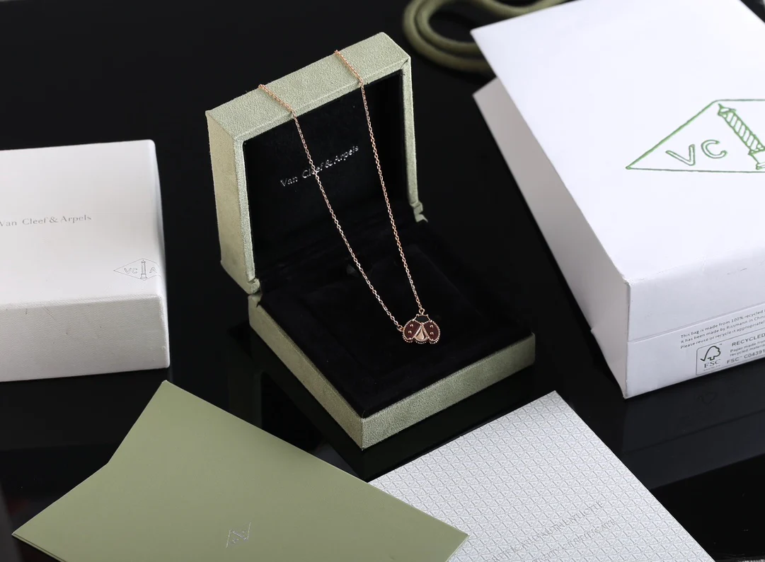 Van Vuitton - Колье 136