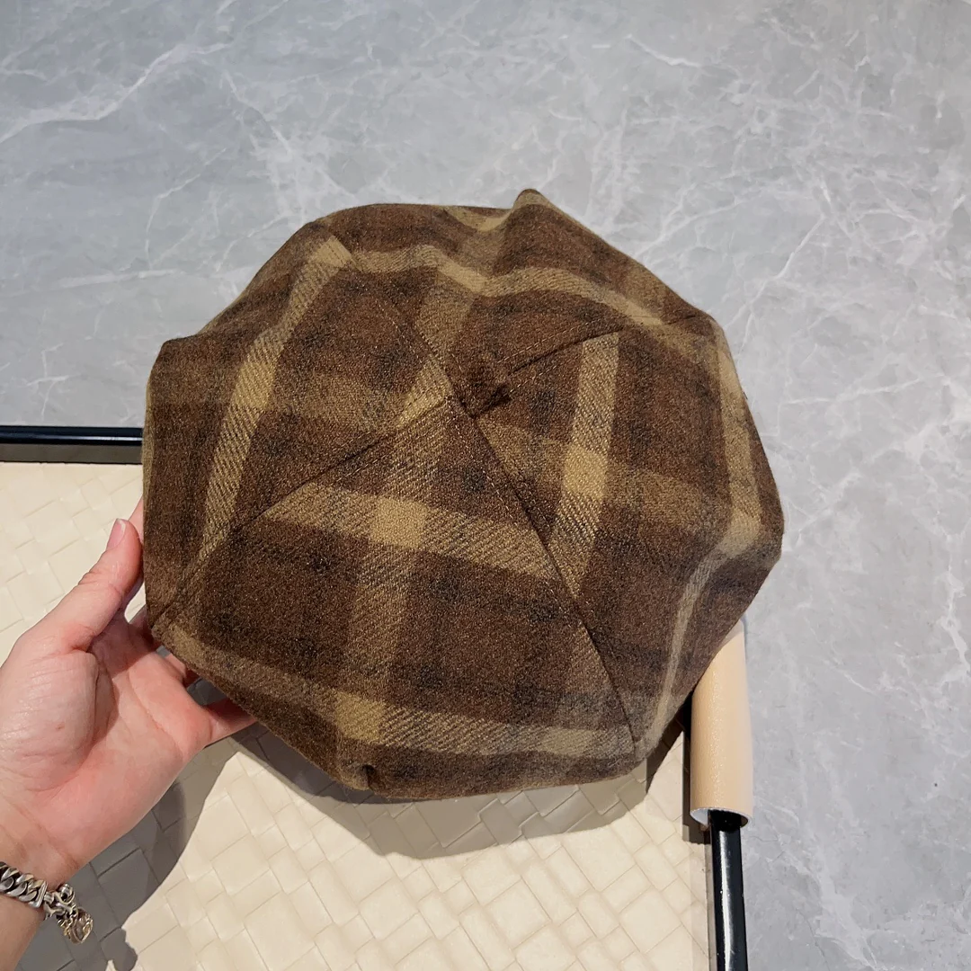 Восьмиугольный клетчатый берет Burberry - коричневый