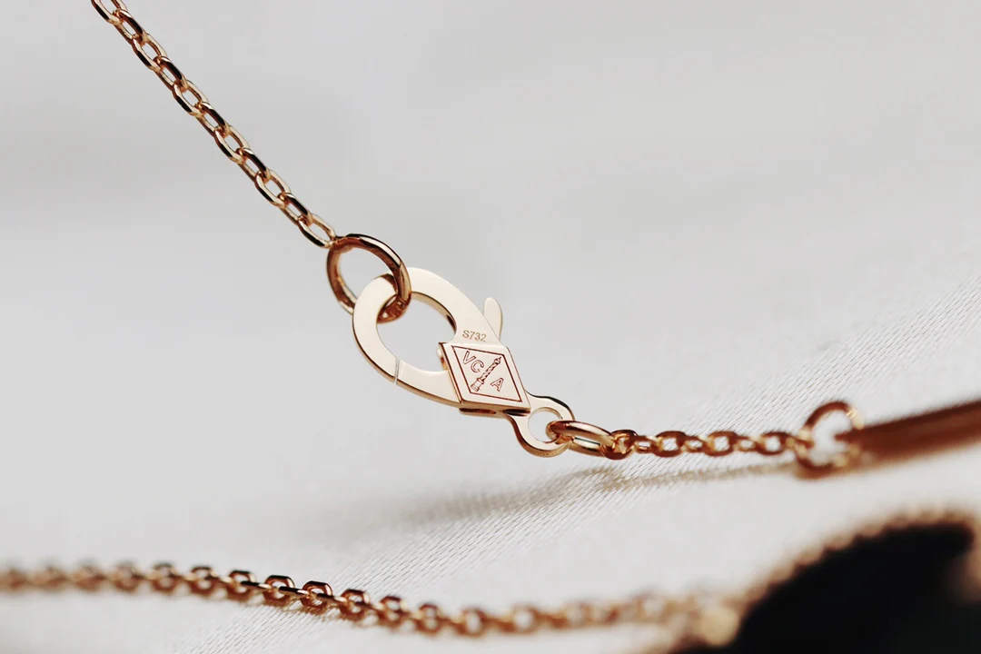 Колье VCA - Множество деталей