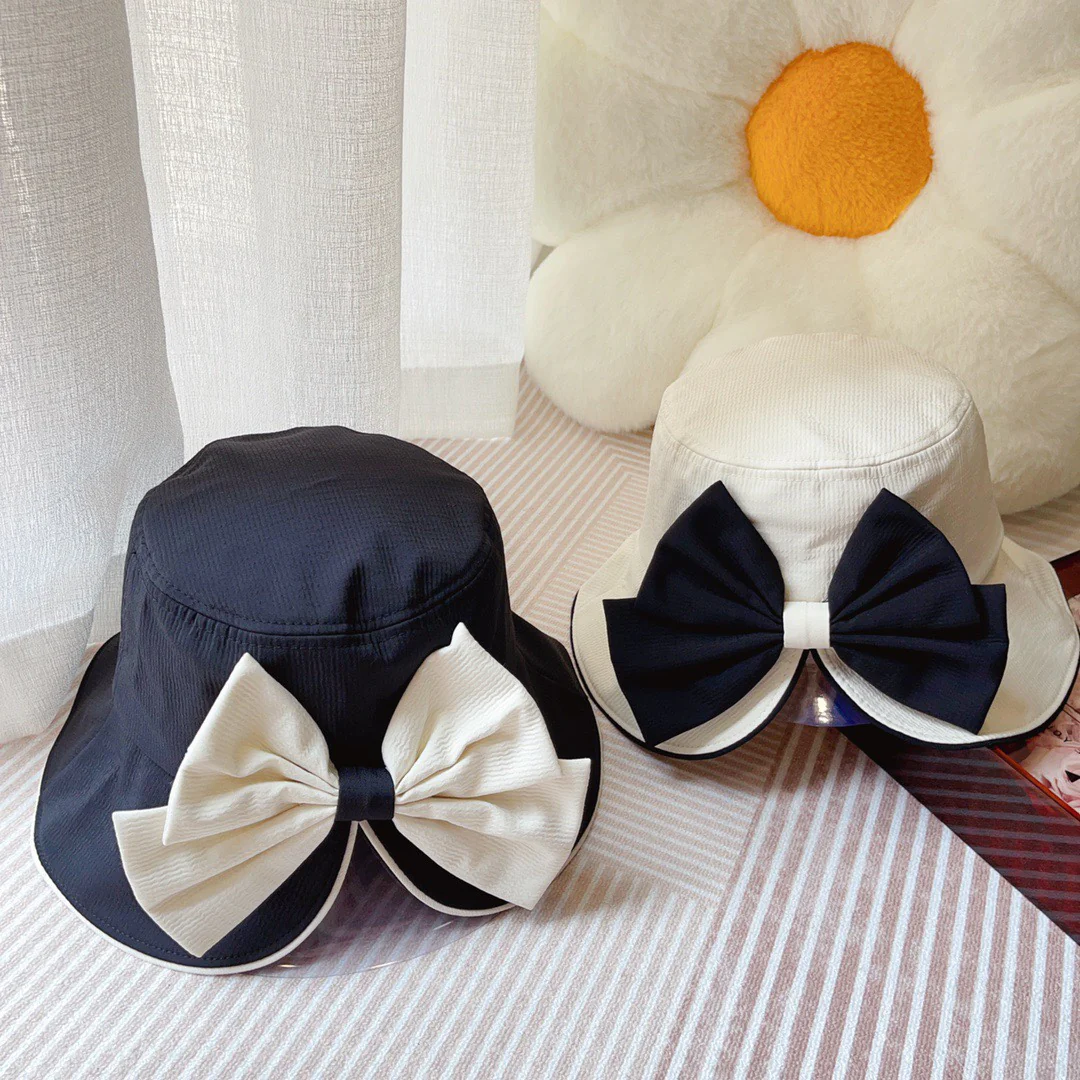 Новая летняя панама Miu Miu 2023 года с простым бантом - черная.