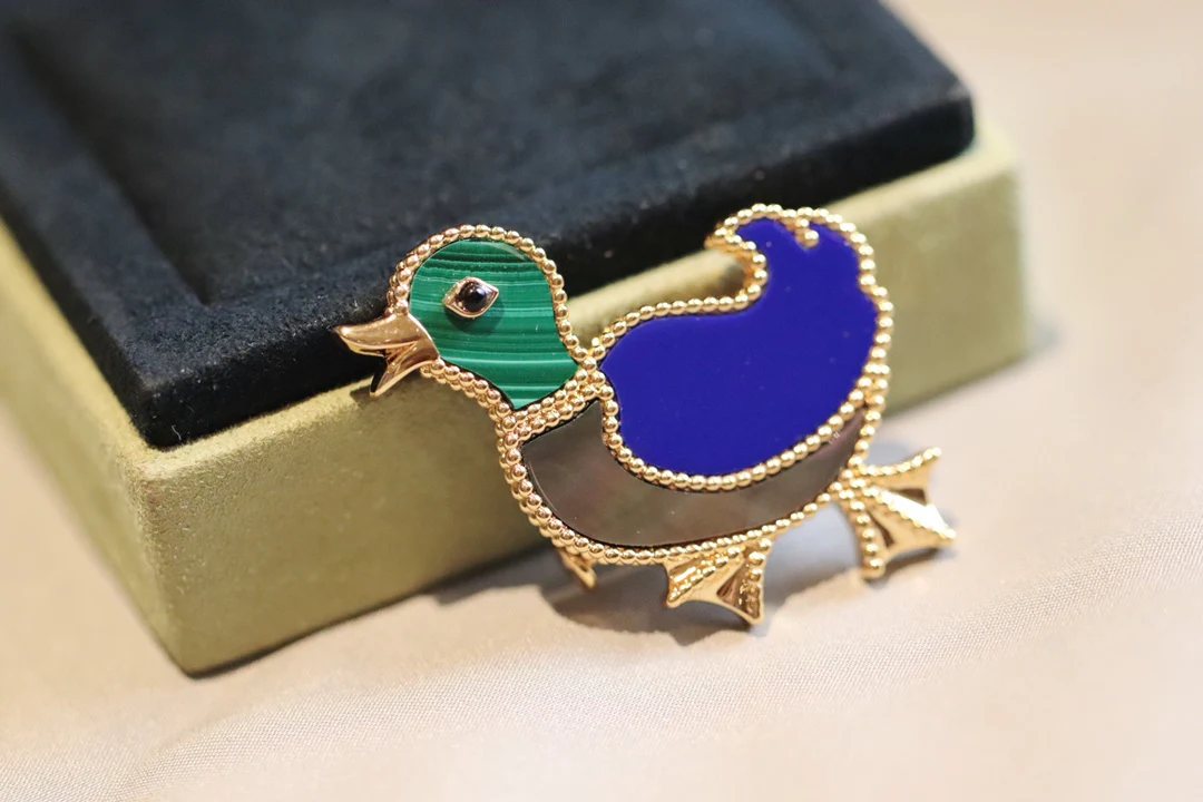 Van Véck - Брошь 013