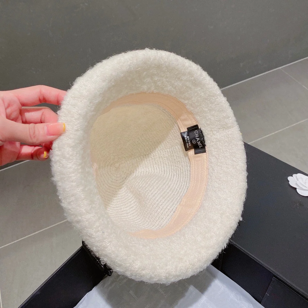 Chanel - Цилиндр из овечьей шерсти - Белый