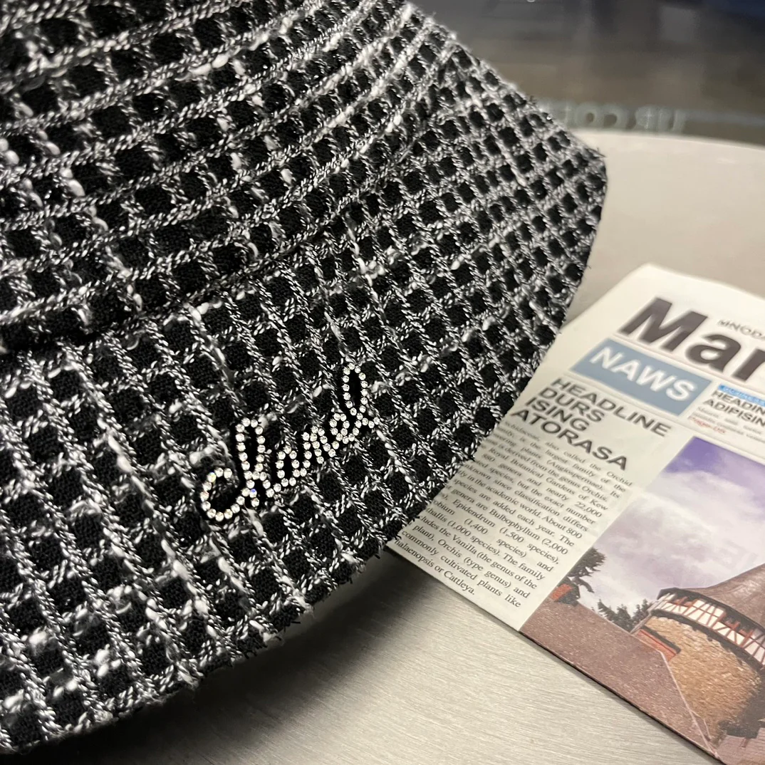 Рыбацкая шляпа в клетку Chanel - черная