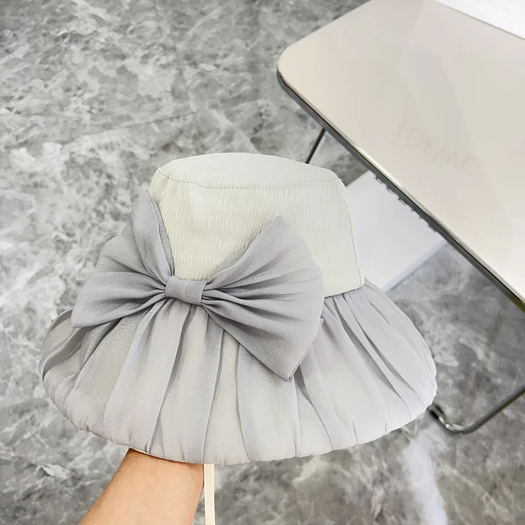 Новая элегантная шелковая шляпа от солнца Chanel 2024 с бантом - серая.