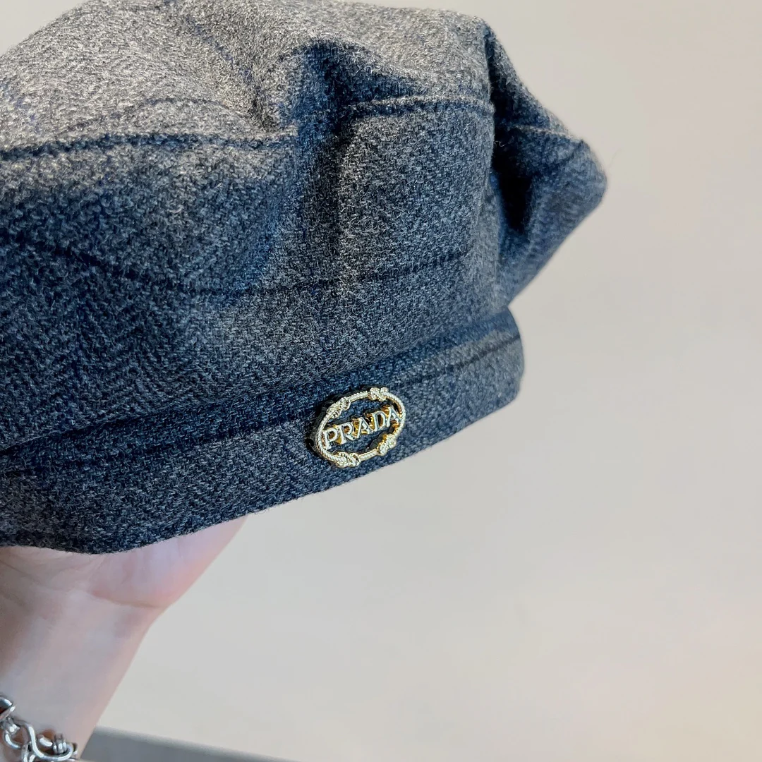 Prada - Ретро клетчатый берет сезона осень/зима - серый