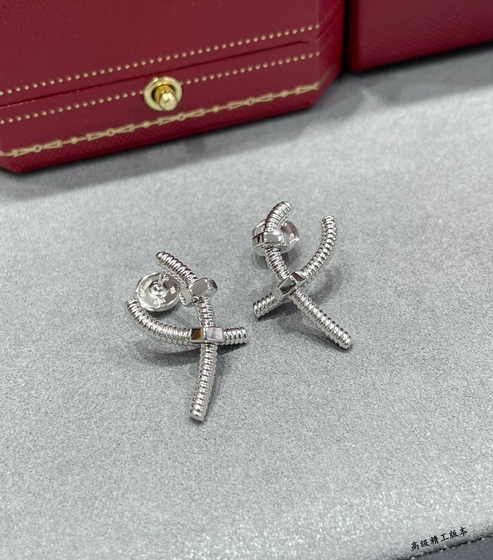 Серьги Cartier 056