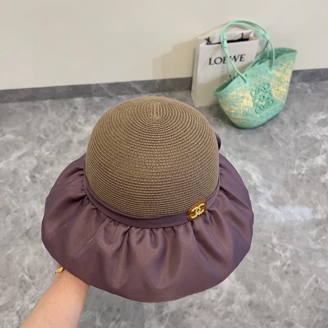 Новая широкополая плетеная шляпа от солнца Chanel весна/лето 2024 — фиолетовая.