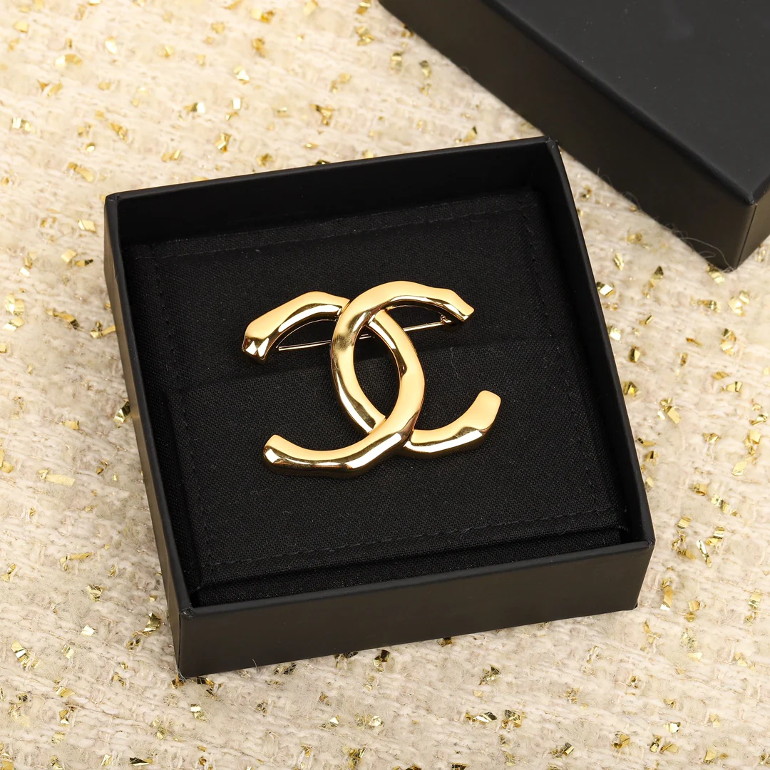 Брошь Chanel 124