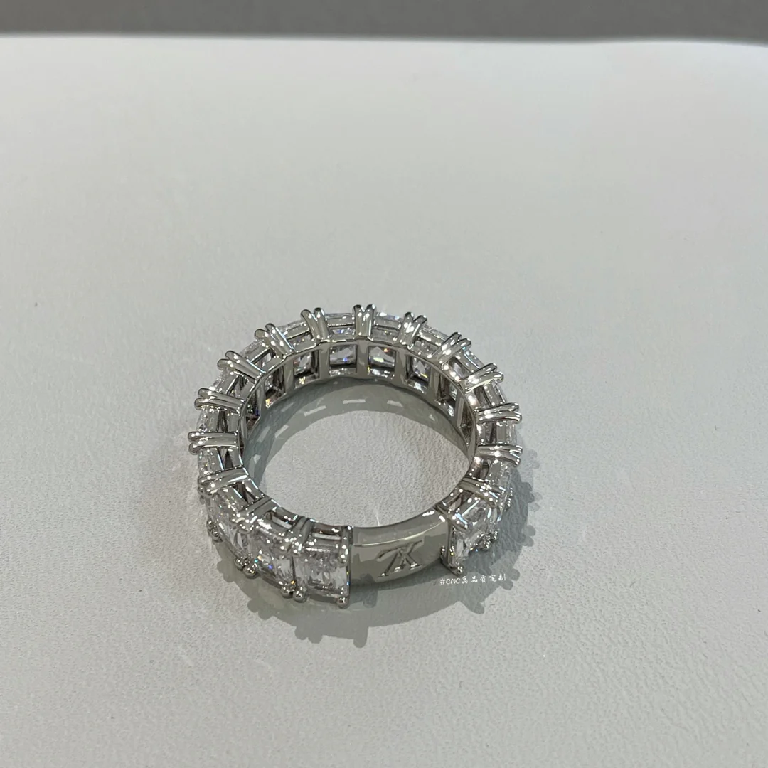 LV Ring 023