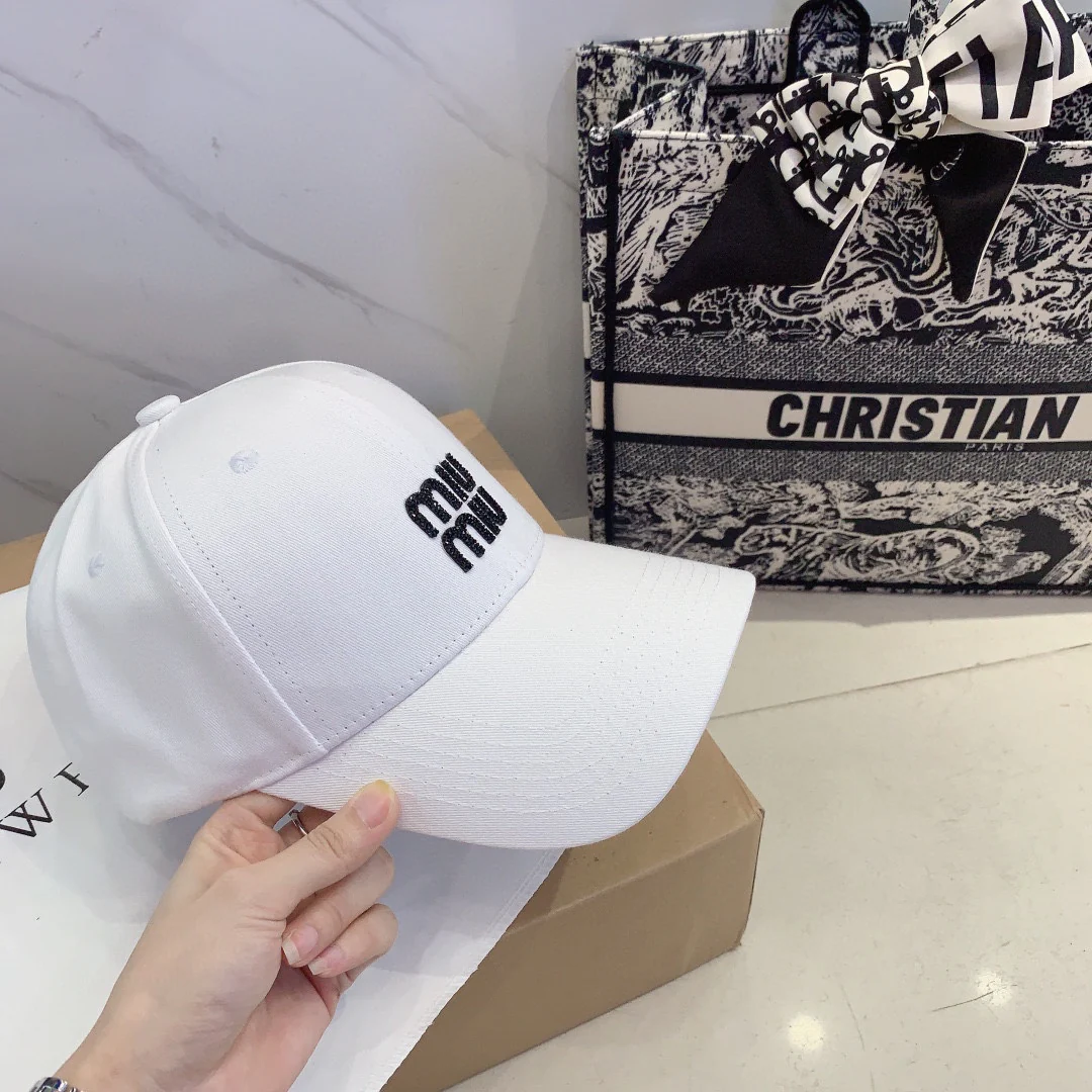 Бейсболка Miu Miu с ромбовидной надписью - белая