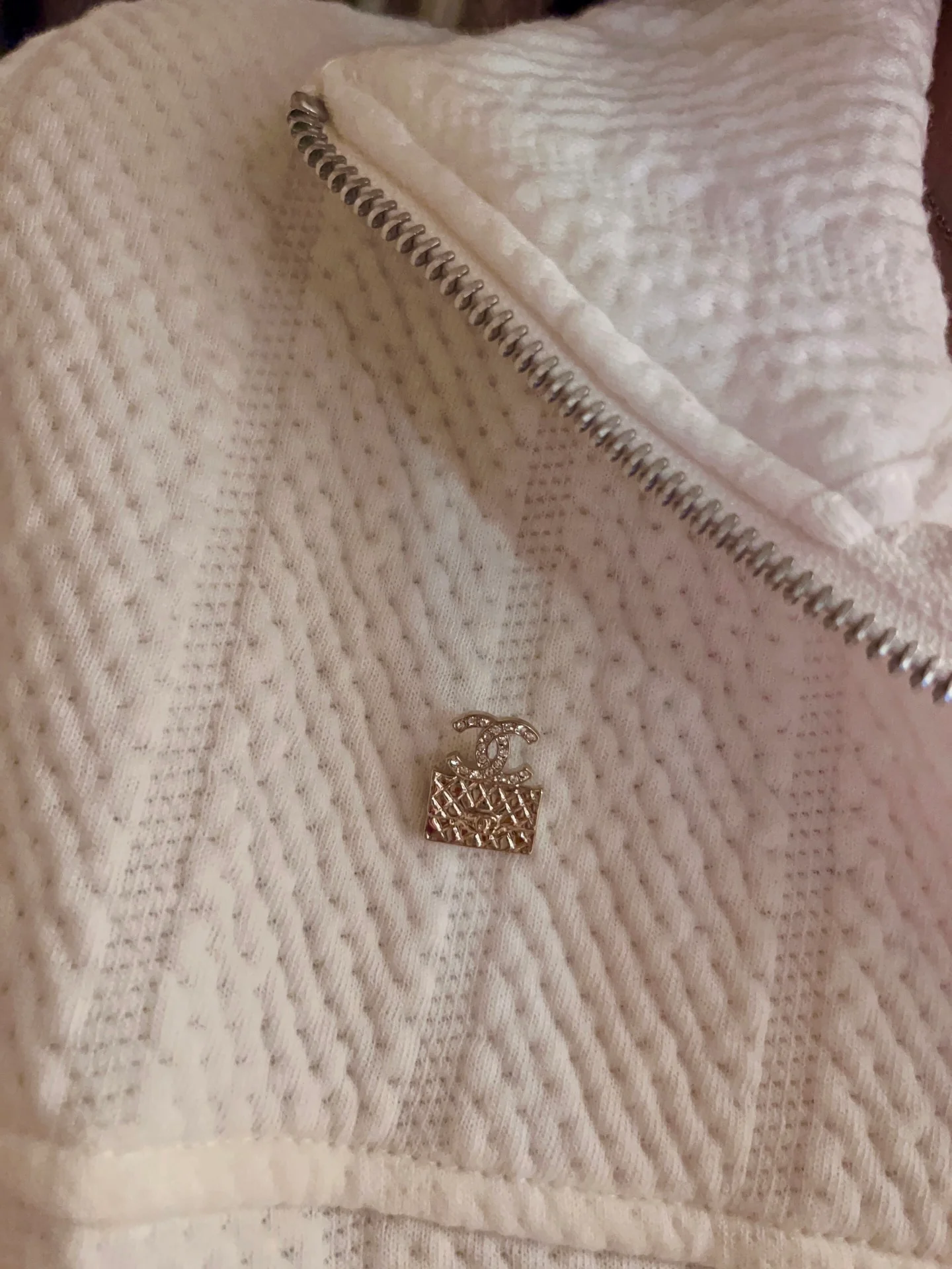 Брошь Chanel 147