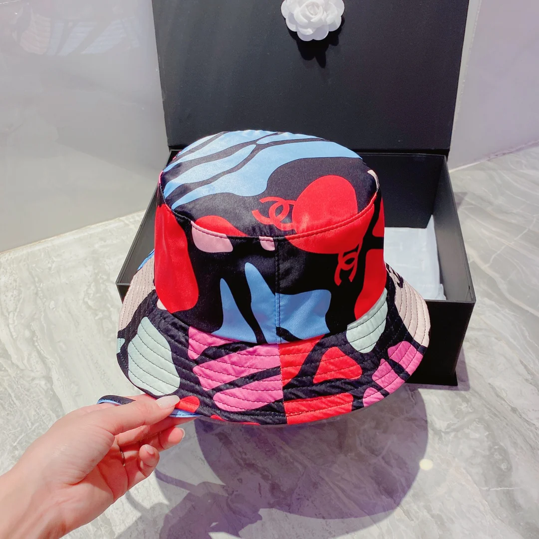 Chanel - Новая рыбацкая шляпа с граффити
