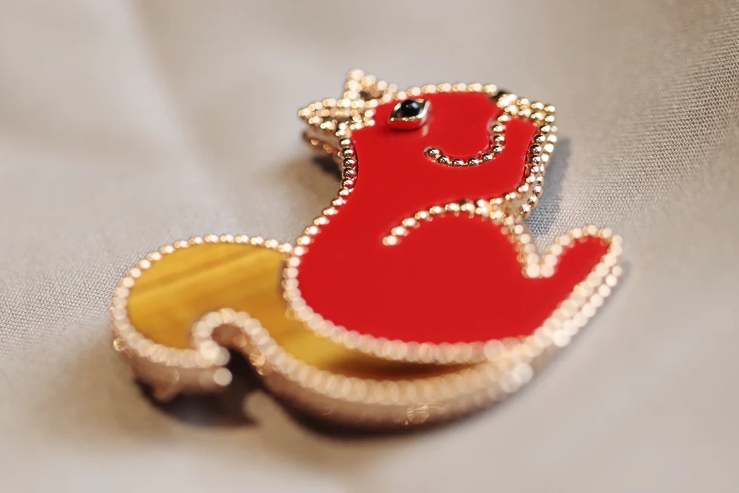 Van Véck - Брошь 010